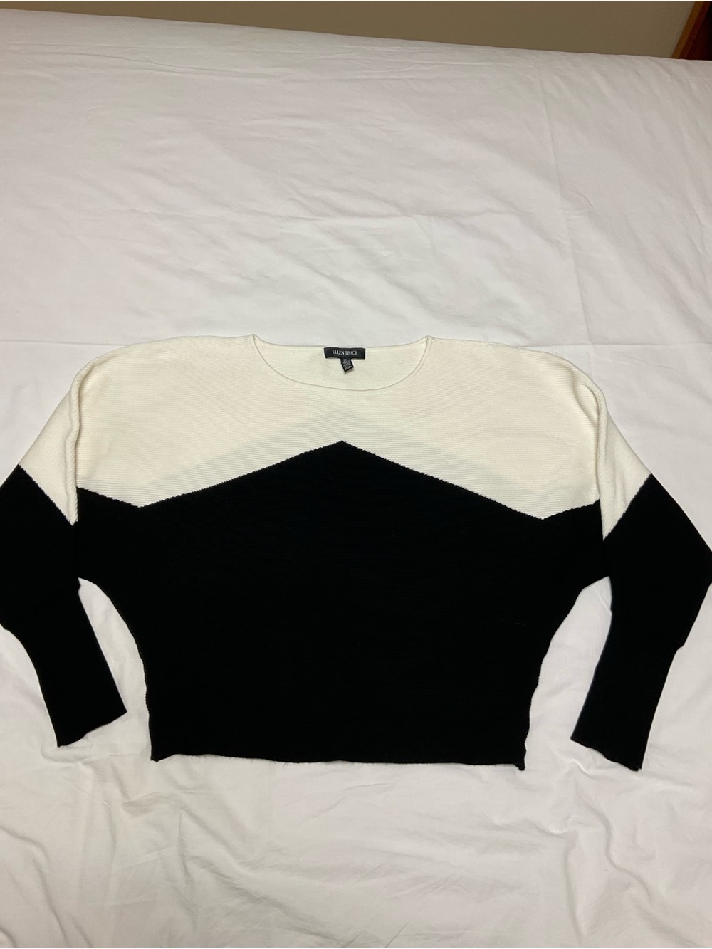 Ellen Tracy Bold Colorblock Knit Sweater - Size L. Black and Cream Dolman